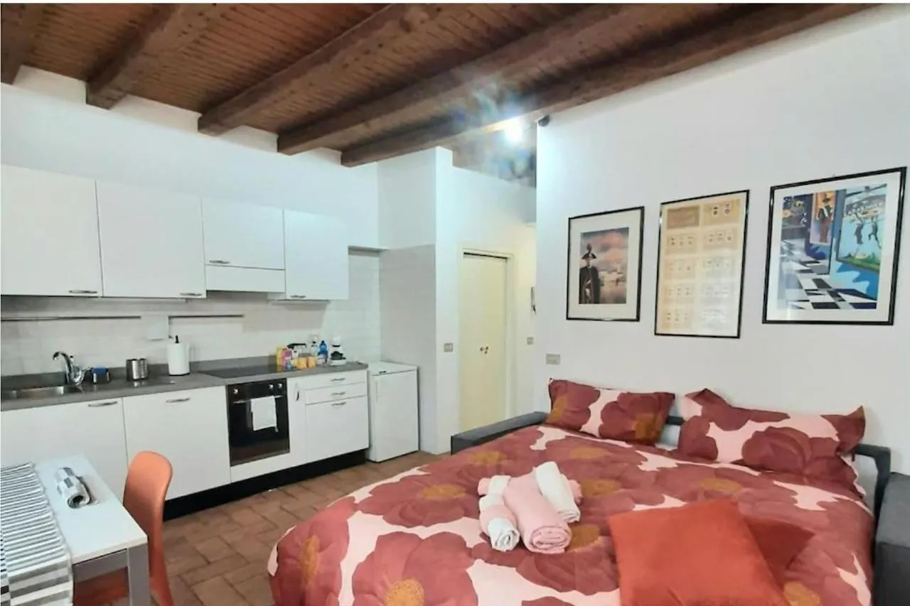 ミラノIl Rifugio Sui Navigli Con Garage Privato Gratuito Aria Condizionata & Wi-Fiアパートメント ミラノ